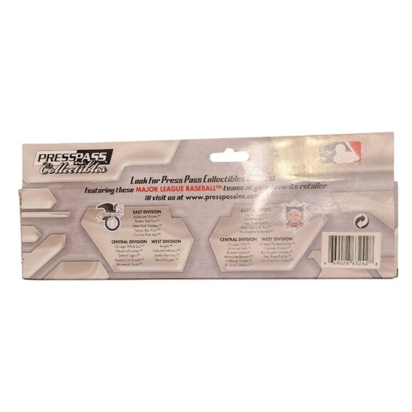 MLB Team Collectible - 2012 Philadelphia Phillies Die Cast Tractor Trail… - Picture 2 of 2